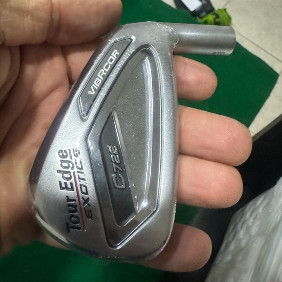 Tour  Edge Iron 7 Heads New 
Available in right and left handed - Picture 1 of 16